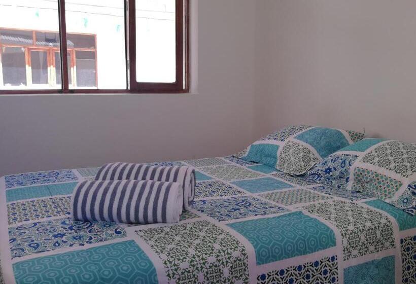 اتاق استاندارد با سرویس بهداشتی مشترک, Charlies Place