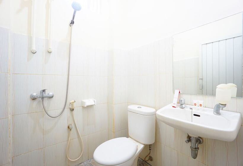 Quarto Estandar, Oyo 1292 Lieke Residence