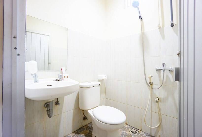 Quarto Estandar, Oyo 1292 Lieke Residence