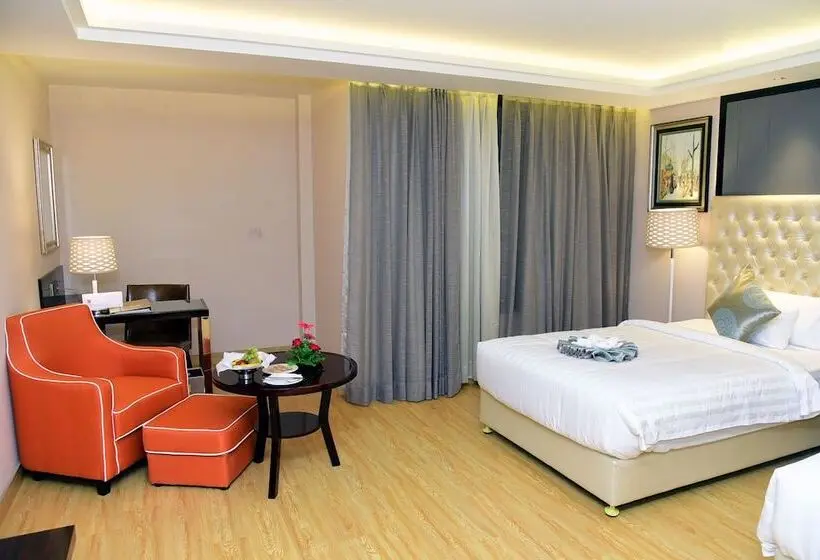 デラックスルーム, Om Clarks Inn Raebareli