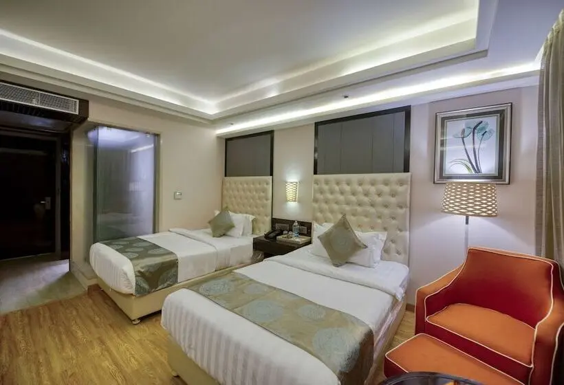 デラックスルーム, Om Clarks Inn Raebareli