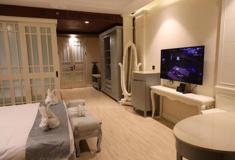 带大床的套房, Regenta Central Rs Chennai Omr Sipcot