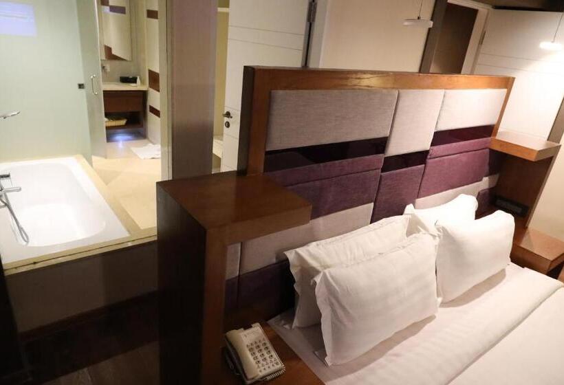 Suite Queen Bed, Regenta Central Rs Chennai Omr Sipcot