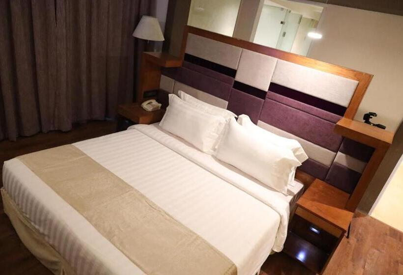 Suite Queen Bed, Regenta Central Rs Chennai Omr Sipcot