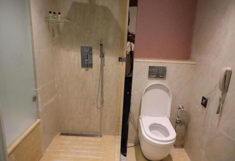 Suite Queen Bed, Regenta Central Rs Chennai Omr Sipcot