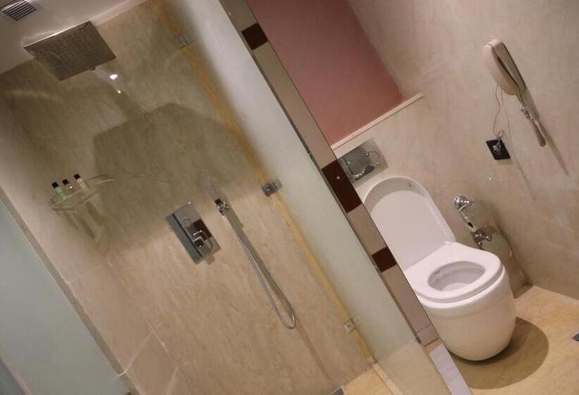 Suite Queen Bed, Regenta Central Rs Chennai Omr Sipcot