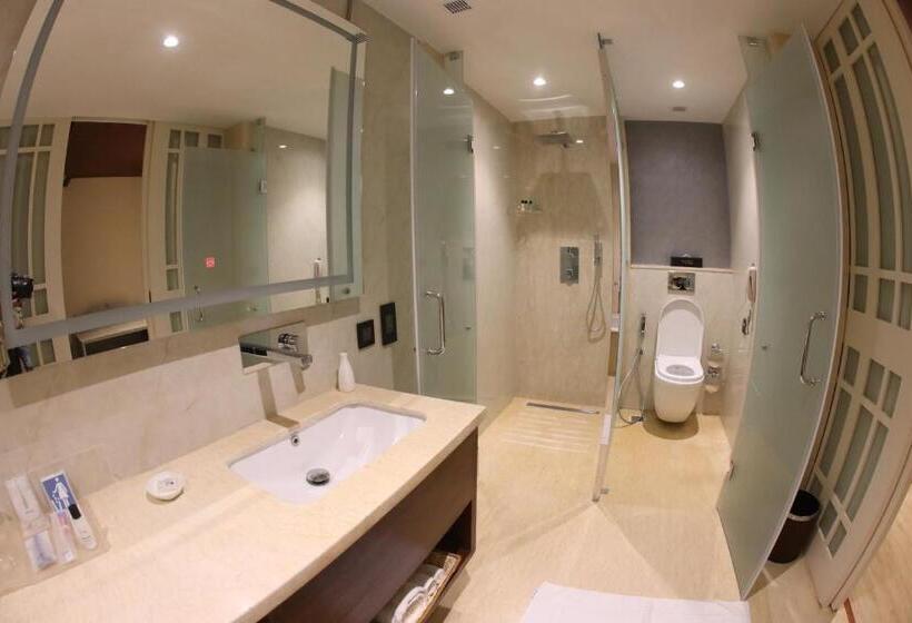 带皇后床的套间, Regenta Central Rs Chennai Omr Sipcot