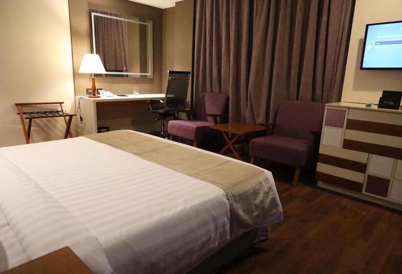 Suite Queen Bed, Regenta Central Rs Chennai Omr Sipcot