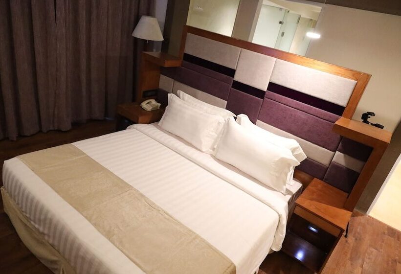 Suite Queen Bed, Regenta Central Rs Chennai Omr Sipcot