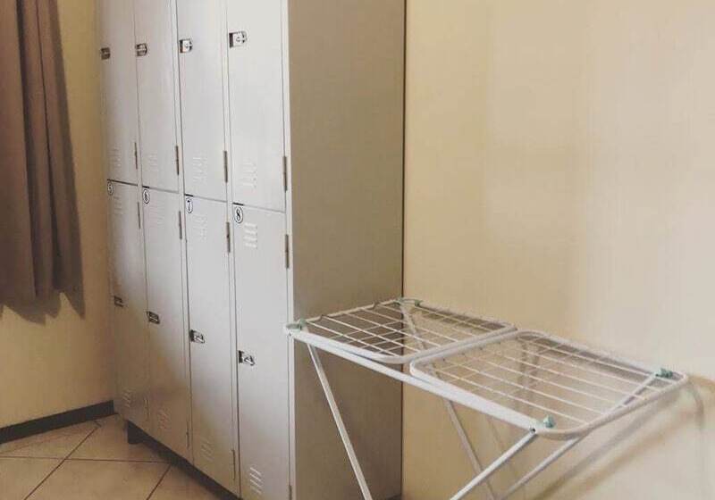 ルームシェアのワンベッド, Hostel Mundo