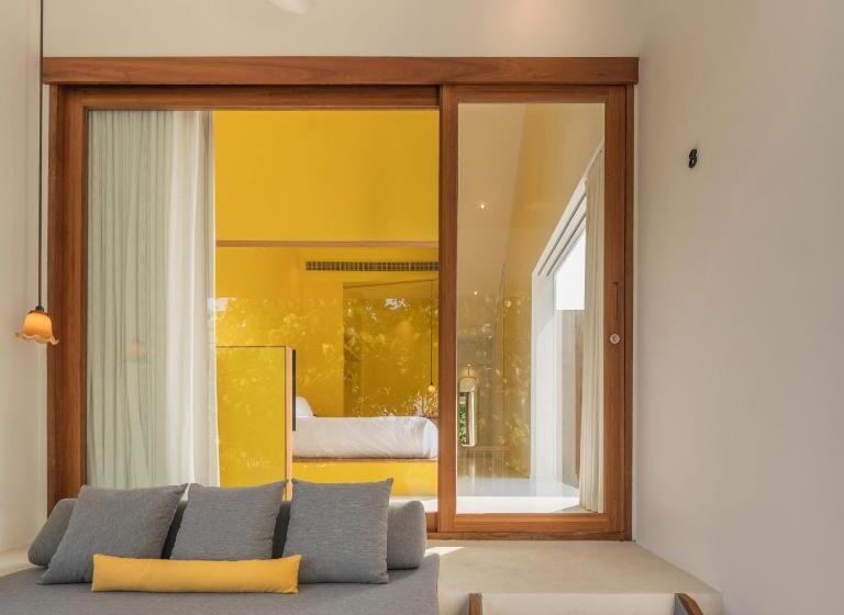 Deluxe room with river view, Baan Pomphet