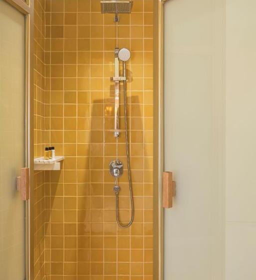 Deluxe room with river view, Baan Pomphet