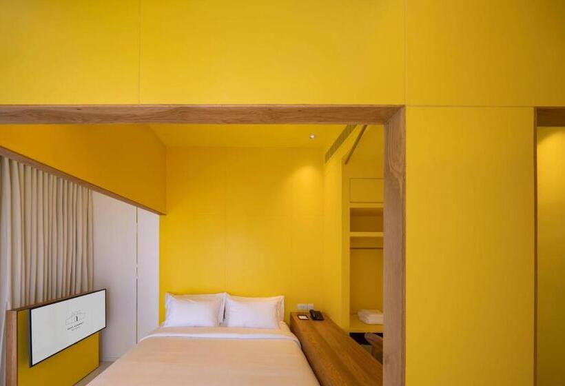 Deluxe room with river view, Baan Pomphet