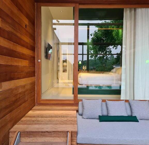 プールの見えるデラックスルーム, Baan Pomphet