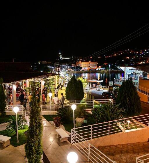 带阳台标准四人间, Triunfo Papo