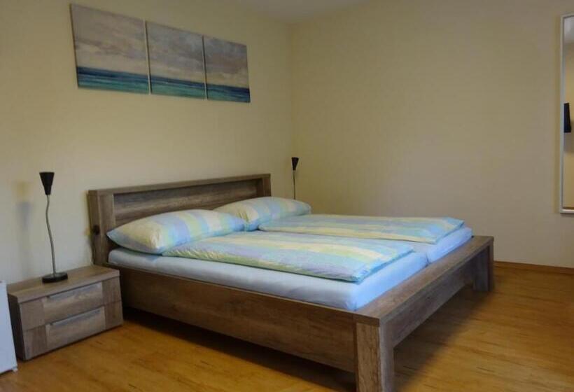 Номер Стандарт, Motel City