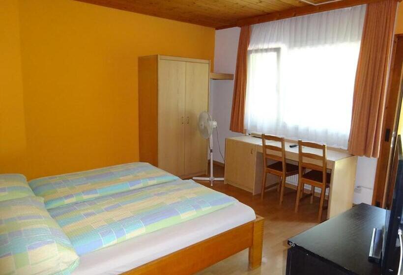 Номер Стандарт, Motel City