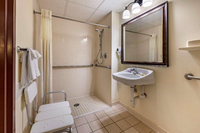 חדר סטנדרט מותאם לאדם עם מוגבלויות, Best Western Gateway Grand
