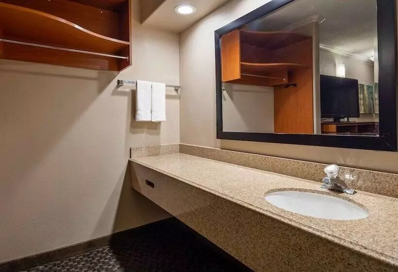 سوئیت با وان آب گرم, Best Western Oxnard Inn