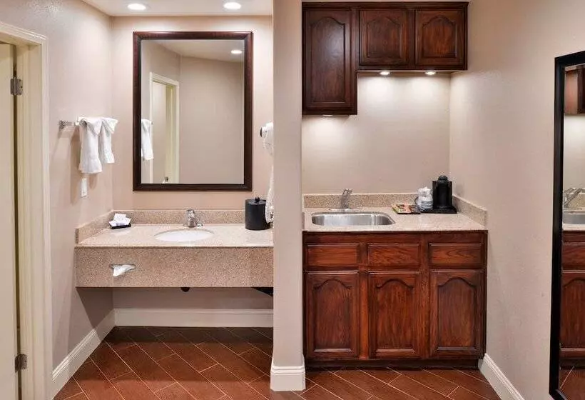 سوئیت با وان آب گرم, Best Western Oxnard Inn