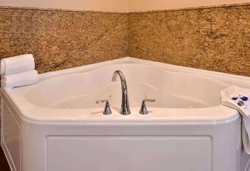 سوئیت با وان آب گرم, Best Western Oxnard Inn