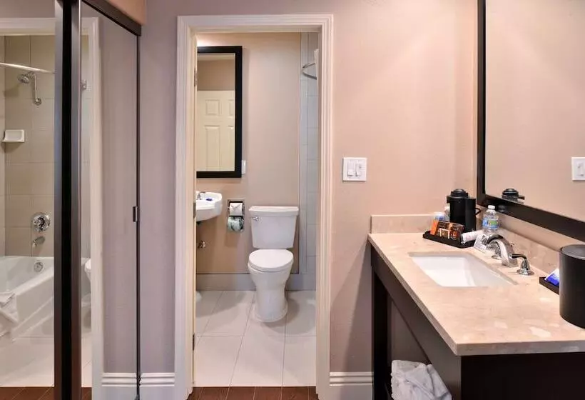 سوئیت با وان آب گرم, Best Western Oxnard Inn