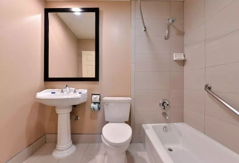 سوئیت با وان آب گرم, Best Western Oxnard Inn