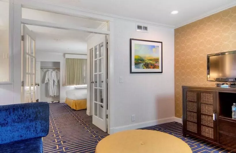 سوییت, Best Western Plus Palm Court