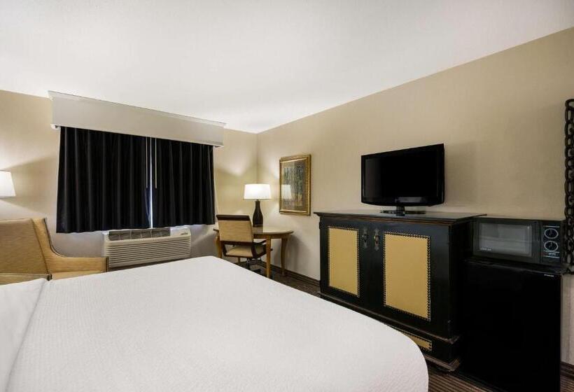 חדר סטנדרט עם מיטת קינג, Revel Hotel Minot   Surestay Collection By Best Western