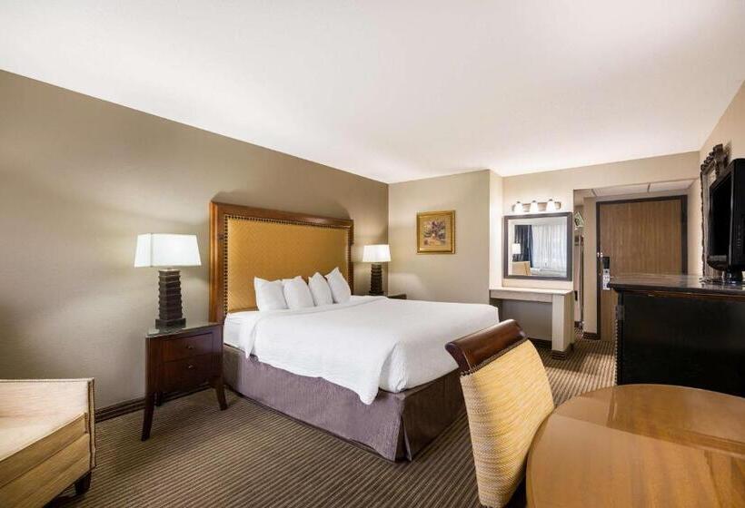 חדר סטנדרט עם מיטת קינג, Revel Hotel Minot   Surestay Collection By Best Western