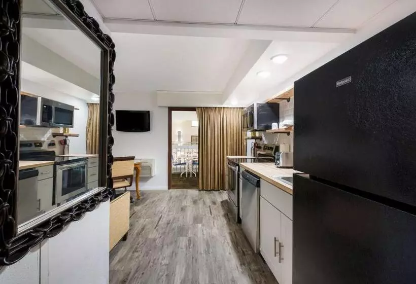 キングサイズベッドのスイートルーム, Revel Hotel Minot   Surestay Collection By Best Western