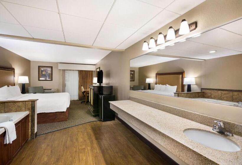 חדר סטנדרט עם מיטת קינג, Revel Hotel Minot   Surestay Collection By Best Western