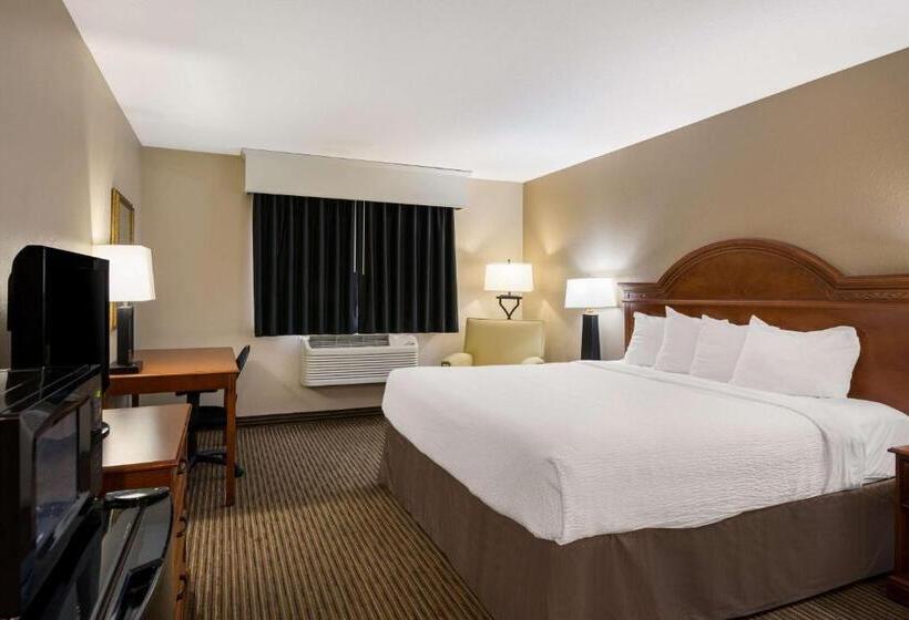 חדר סטנדרט, מיטת קינג, מותאם לאדם עם מוגבלויות, Revel Hotel Minot   Surestay Collection By Best Western