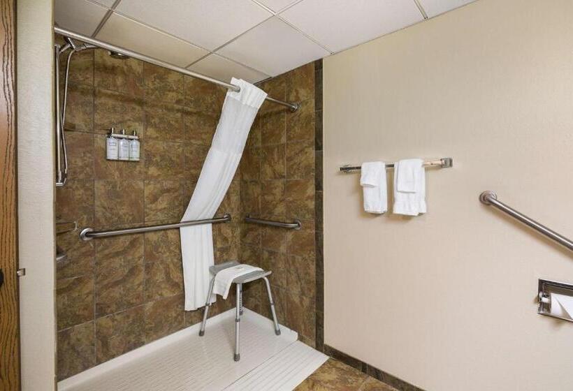 חדר סטנדרט, מיטת קינג, מותאם לאדם עם מוגבלויות, Revel Hotel Minot   Surestay Collection By Best Western