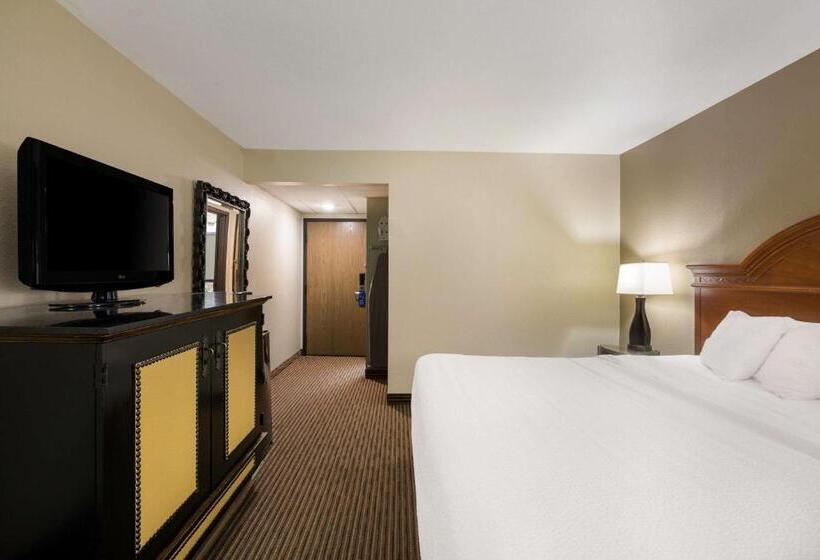 Номер Стандарт Кровать Кинг Адаптированный для Инвалидов, Revel Hotel Minot   Surestay Collection By Best Western