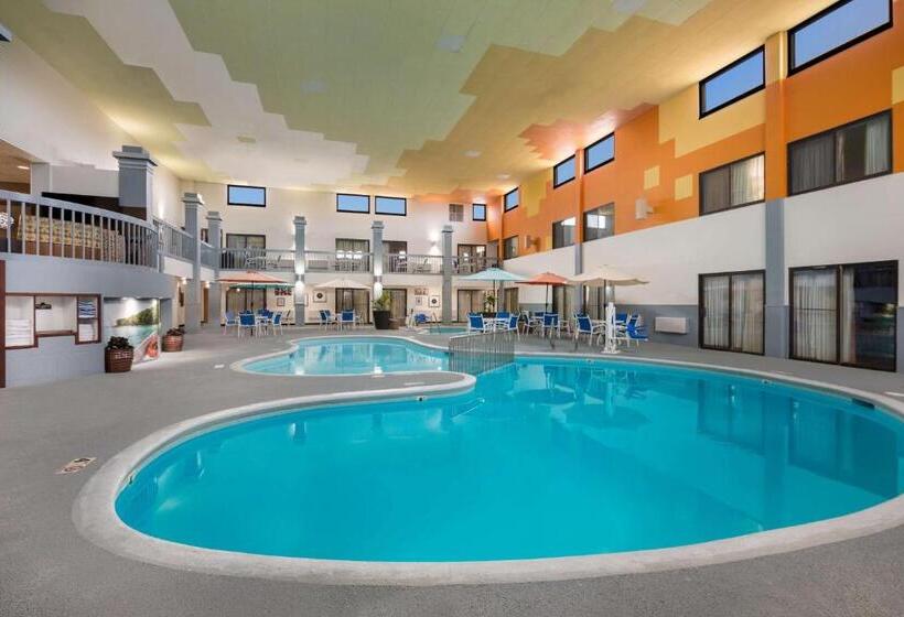 חדר סטנדרט עם מיטת קינג, Revel Hotel Minot   Surestay Collection By Best Western