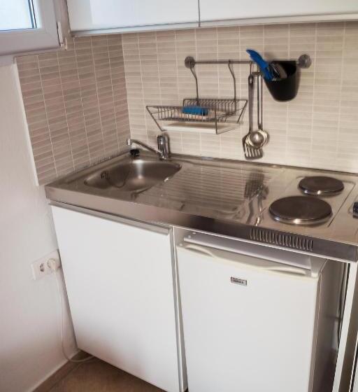 اتاق لوکس, Apartment's Meti