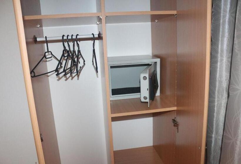 اتاق لوکس سه تخته, Apartment's Meti