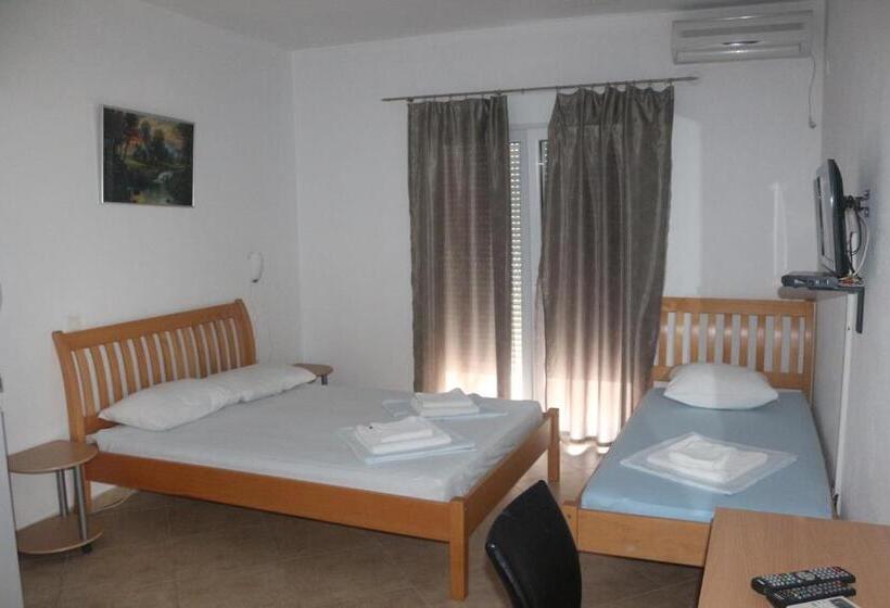 اتاق لوکس سه تخته, Apartment's Meti