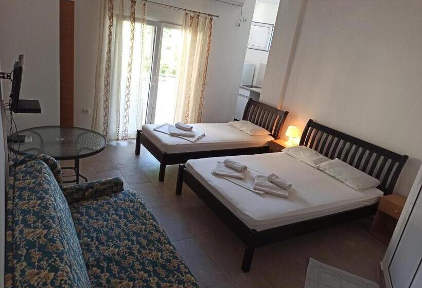 اتاق لوکس خانوادگی, Apartment's Meti