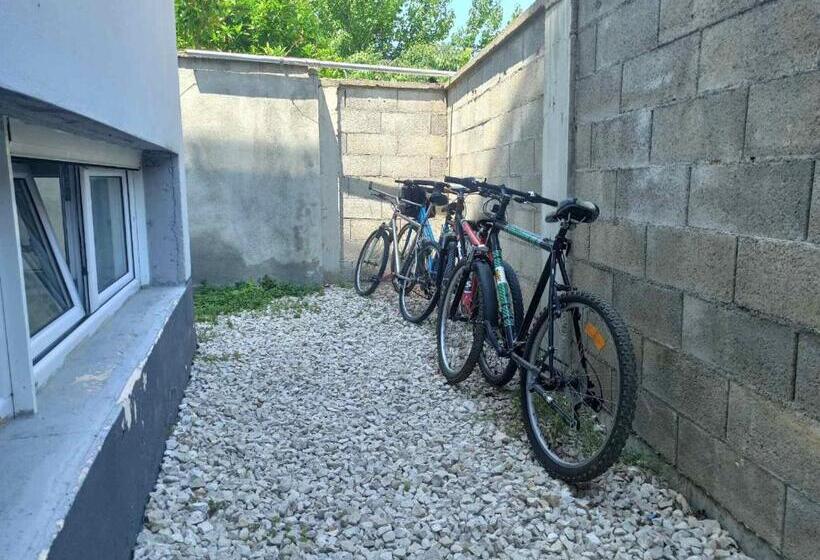 آپارتمان 2 خوابه, Apartment's Meti