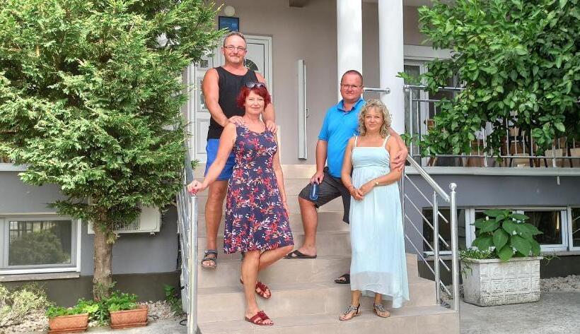 استودیو استاندارد با چشمانداز, Apartment's Meti