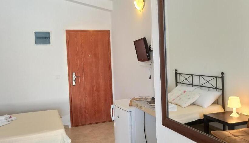 اتاق استاندارد سه نفره, Apartment's Meti