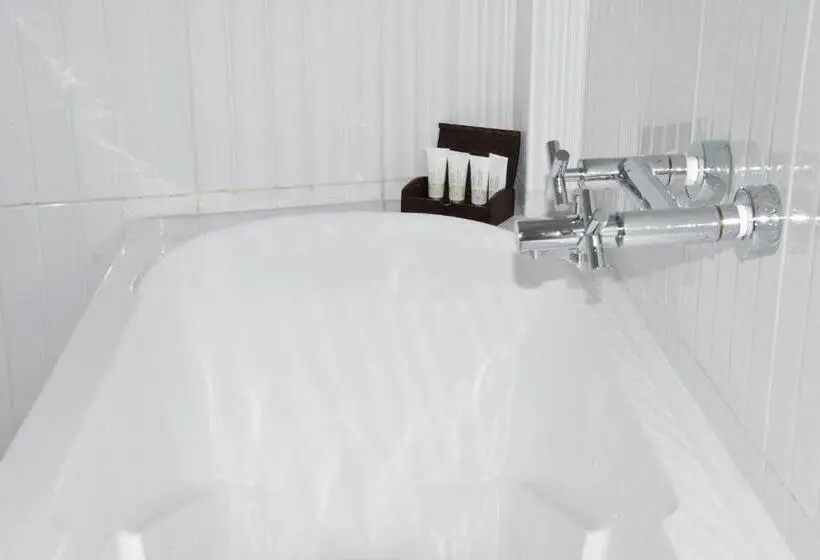 اتاق لوکس با بالکن و چشم‌انداز دریا, Athiri Beach Maldives
