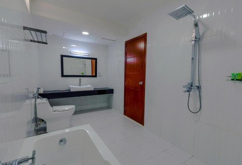 اتاق لوکس با بالکن و چشم‌انداز دریا, Athiri Beach Maldives