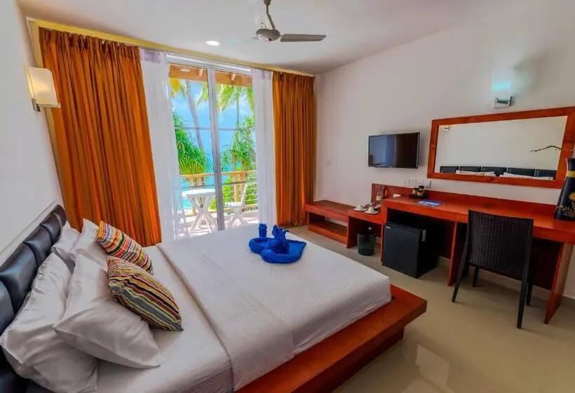 اتاق استاندارد با بالکن و چشم‌انداز دریا, Athiri Beach Maldives