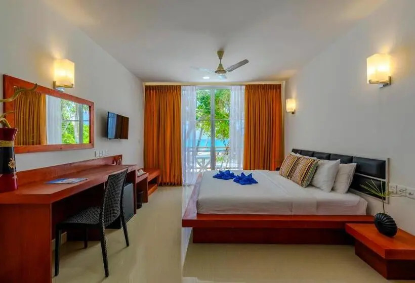 اتاق استاندارد با تراس و چشم‌انداز دریا, Athiri Beach Maldives