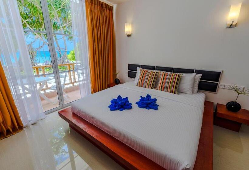 اتاق استاندارد با تراس و چشم‌انداز دریا, Athiri Beach Maldives