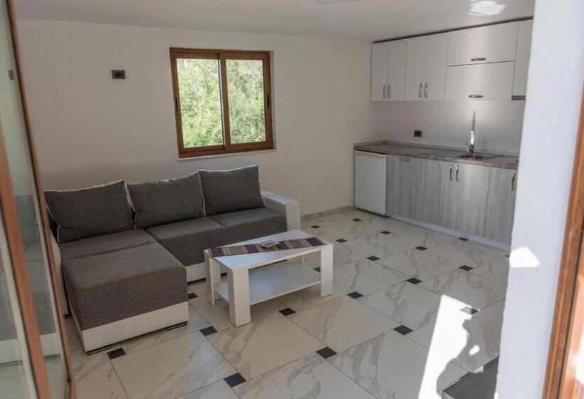 سوئیت 2 خوابه, Leonida Resort