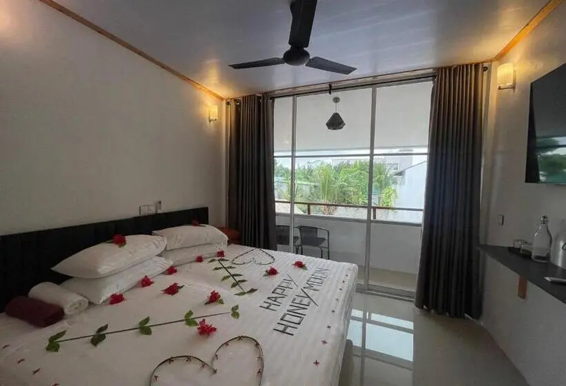 اتاق لوکس با بالکن, Thoddoo White Sand Inn